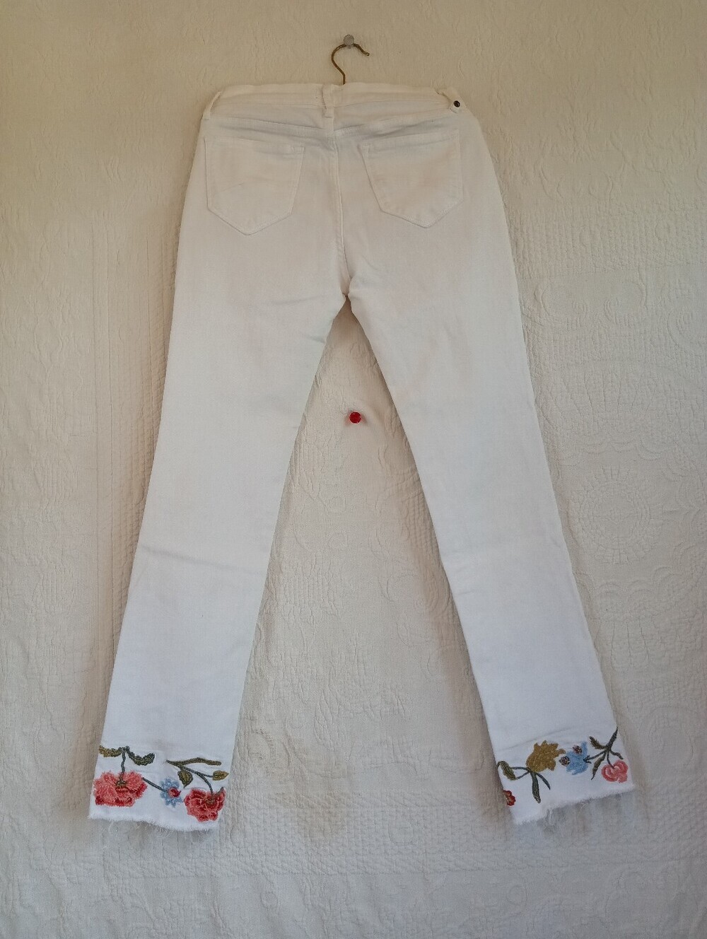 DRIFTWOOD White Cropped Jeans Rose Embroidery Frayed Hem Stretch Summer Floral - Picture 8 of 11